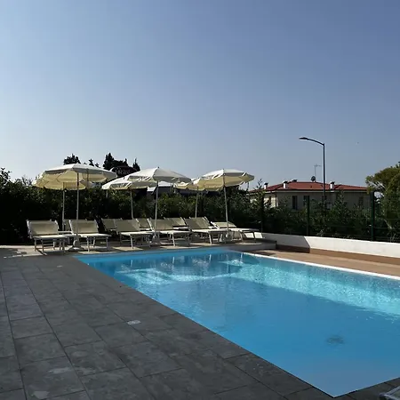 Ξενοδοχείο Renata 2*