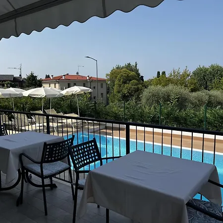 Ξενοδοχείο Renata 2*