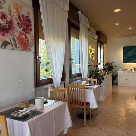 Hotel Renata 2*